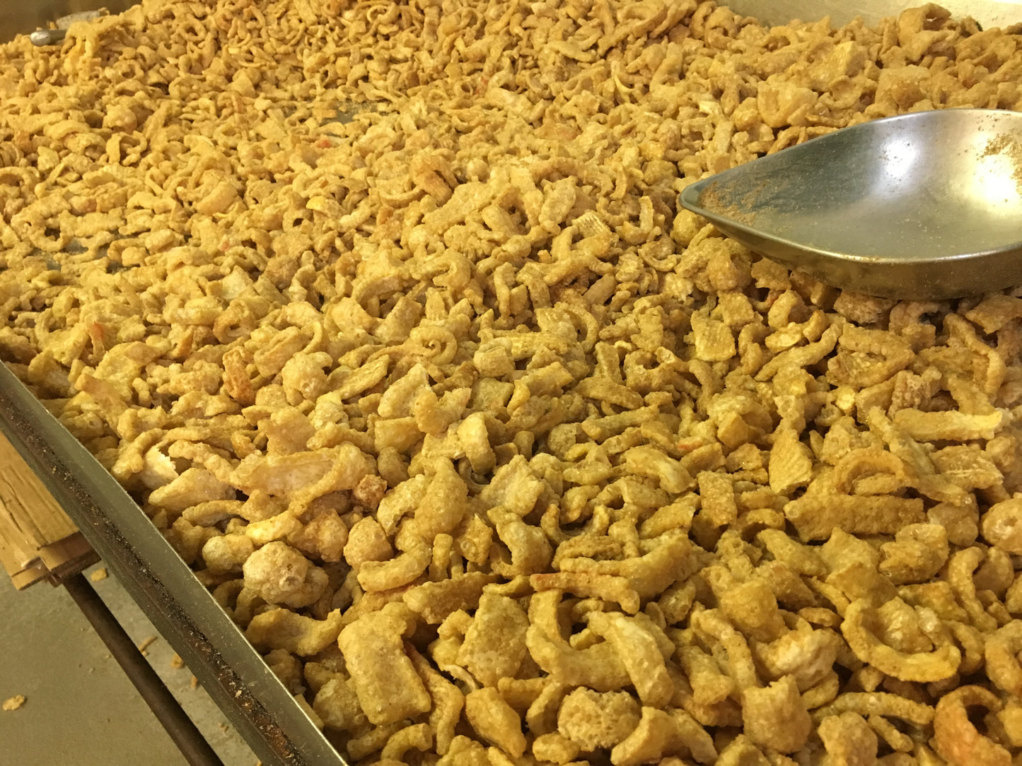 Unseasoned Pork Crackle Pork Rinds 250g cooked in lard - image 2